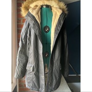 Banana Republic winter coat w faux fur lined hood